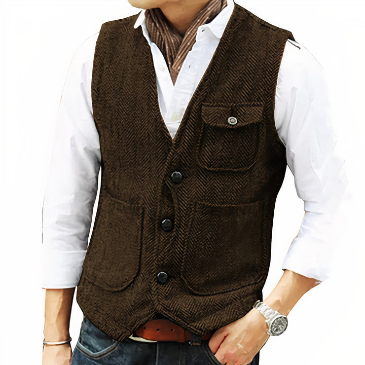 Moda autunno: gilet uomo elegante e confortevole, vestibilità slim per un look raffinato. Abbigliamento maschile.