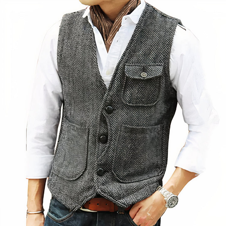Dettaglio gilet uomo elegante, bottoni e tessuto di qualità. Vestibilità slim per un tocco di stile sofisticato.