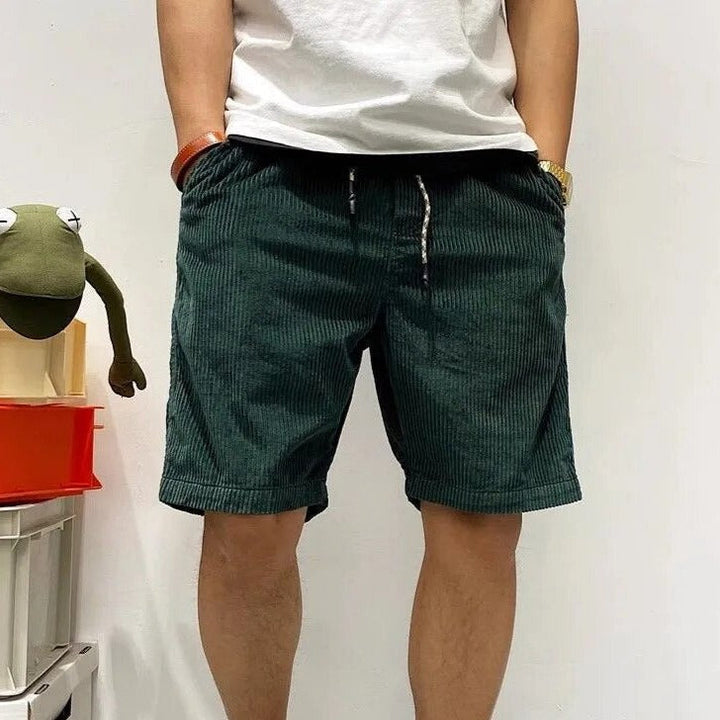 Pantaloncini casual uomo con coulisse e orlo risvoltato, perfetti per l'estate e il tempo libero. Comfort e stile.