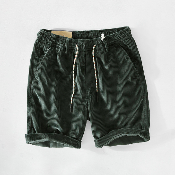Pantaloncini uomo estivi, stile casual con coulisse per comfort. Orlo risvoltato, perfetti per ogni occasione informale.