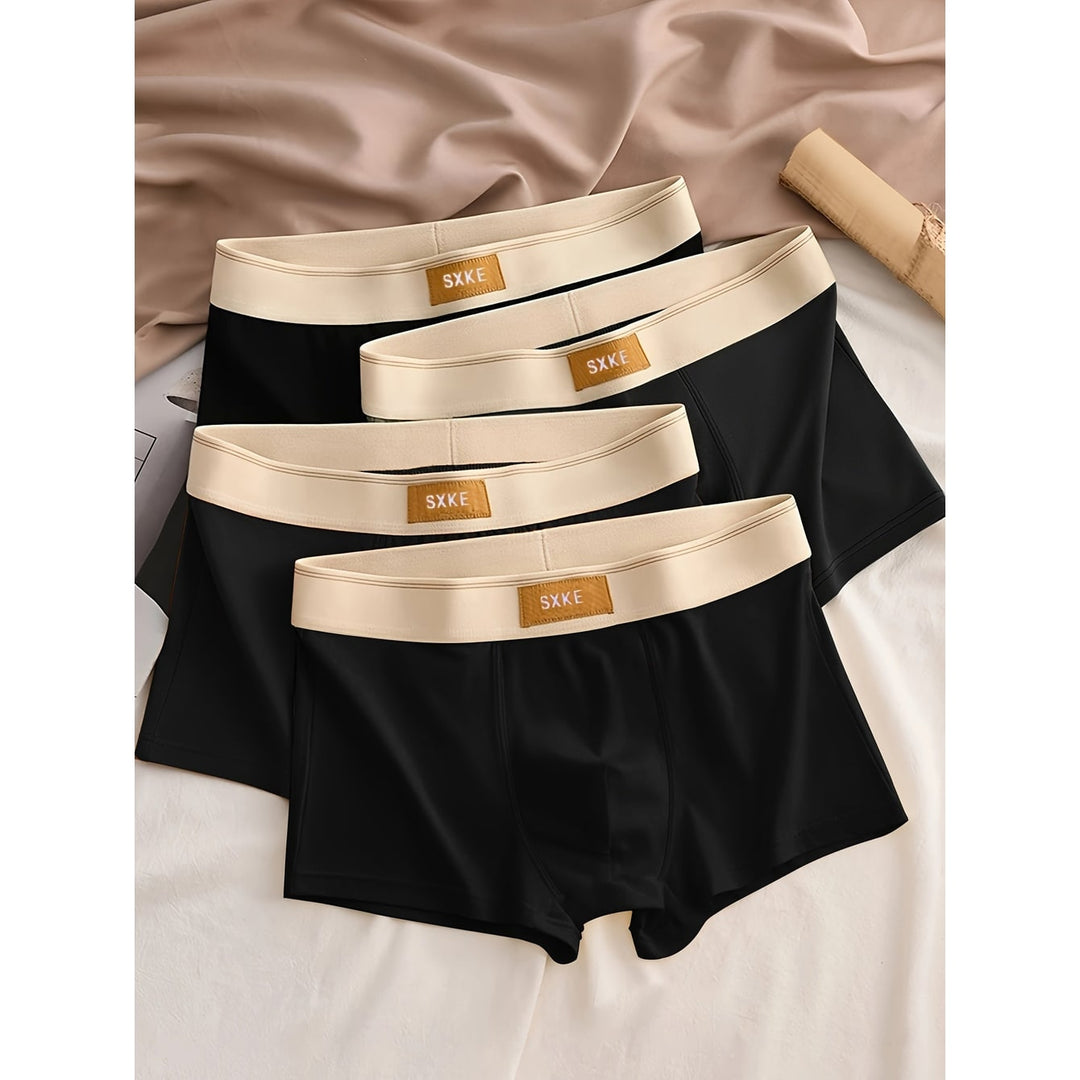 Intimo uomo: 4 boxer elasticizzati neri con vita confortevole, ideali per supporto quotidiano.