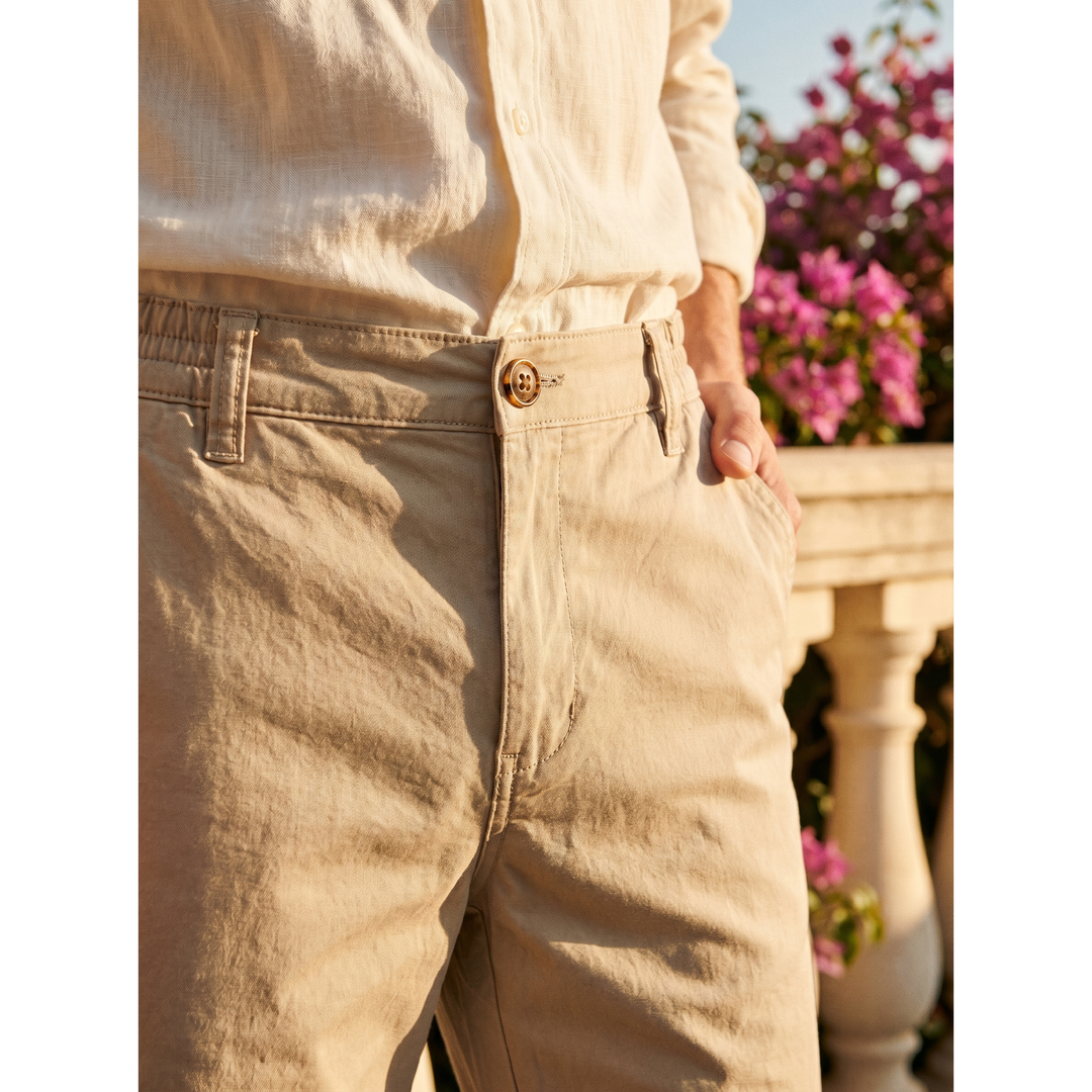 Pantaloncini bermuda uomo con vita elastica, casual e sopra il ginocchio, per massimo comfort estivo.