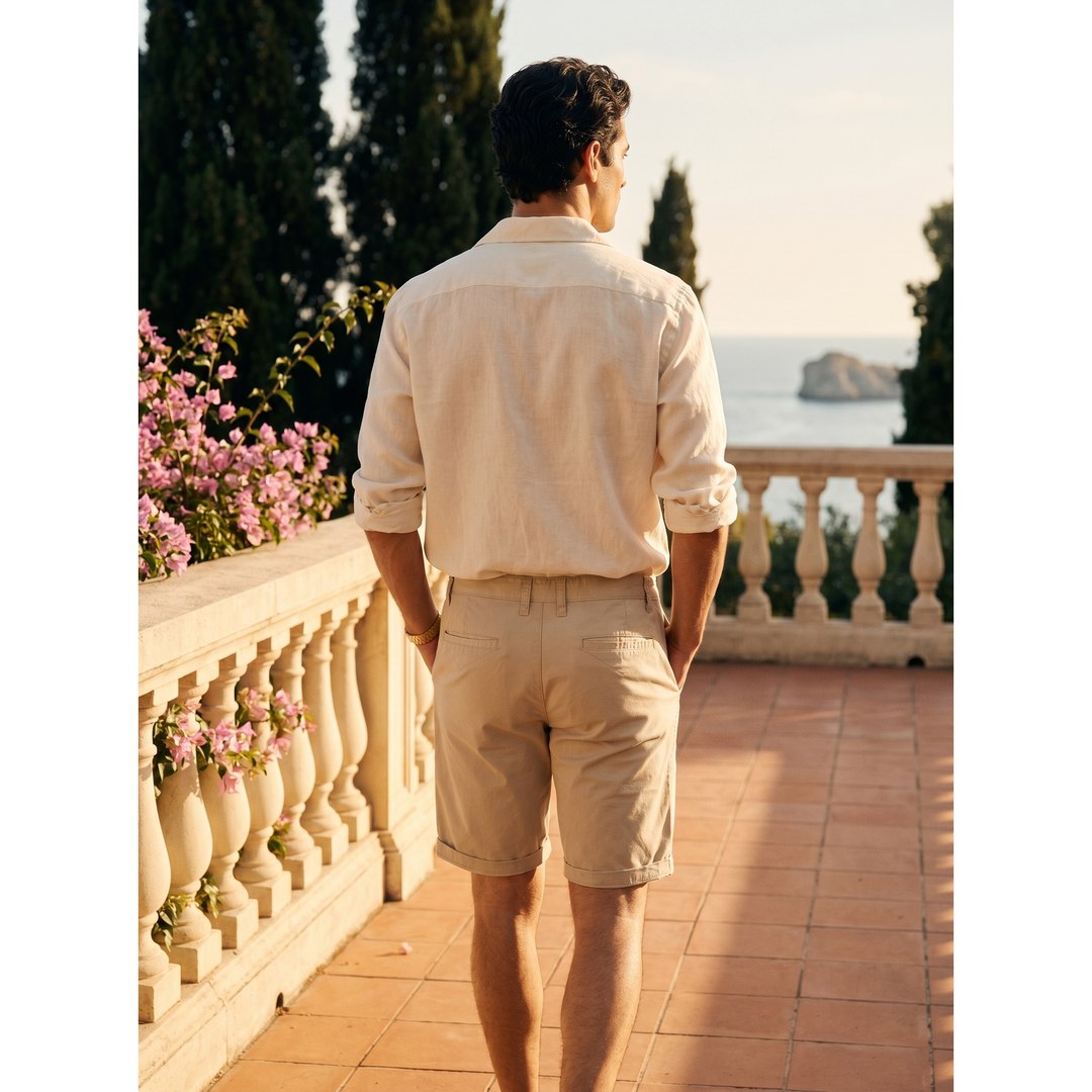 Abbigliamento uomo: bermuda chino casual, perfetti per un look estivo comodo e alla moda.