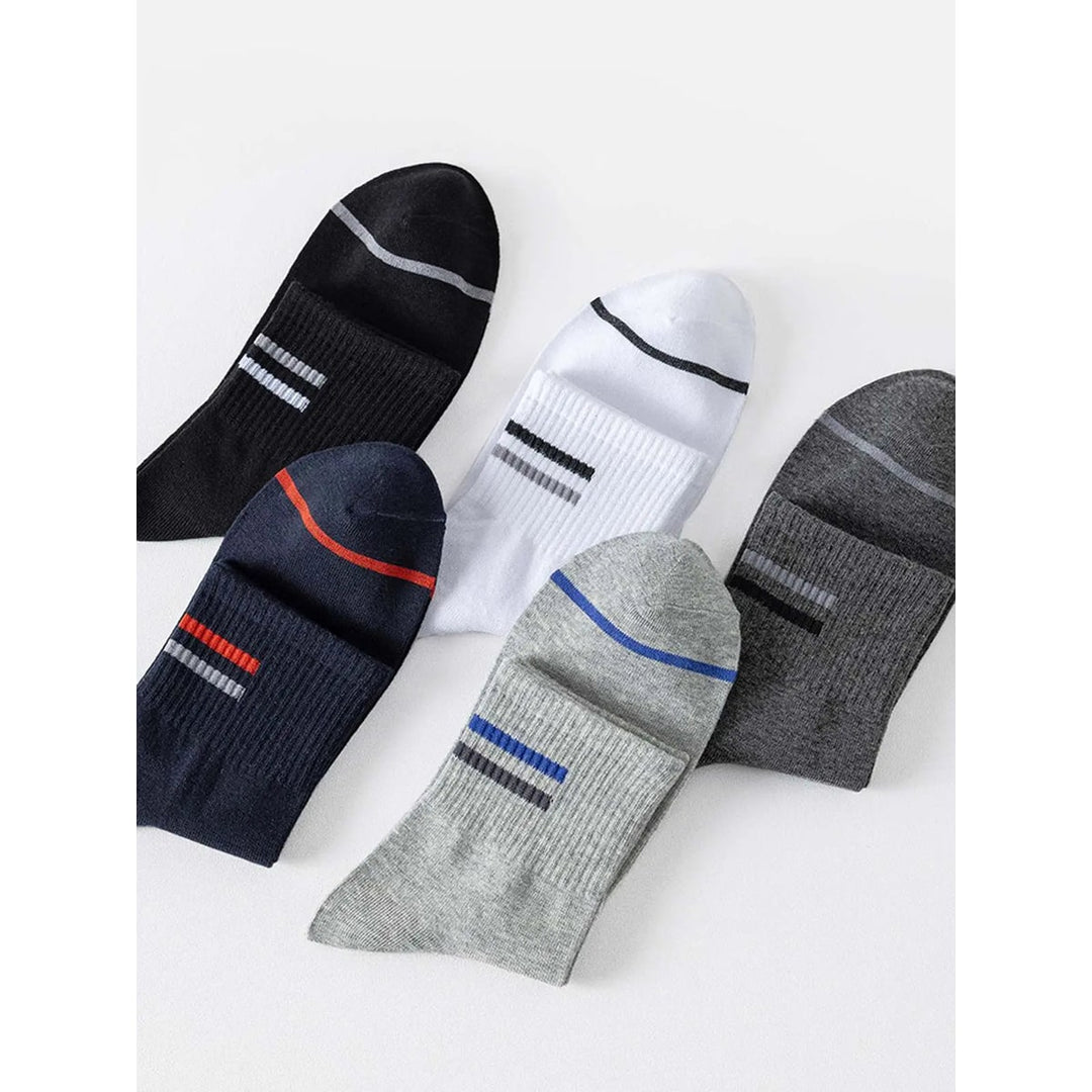 Confezione da 5 calze crew uomo, morbide e antiscivolo. Accessorio essenziale per comfort sportivo e casual.