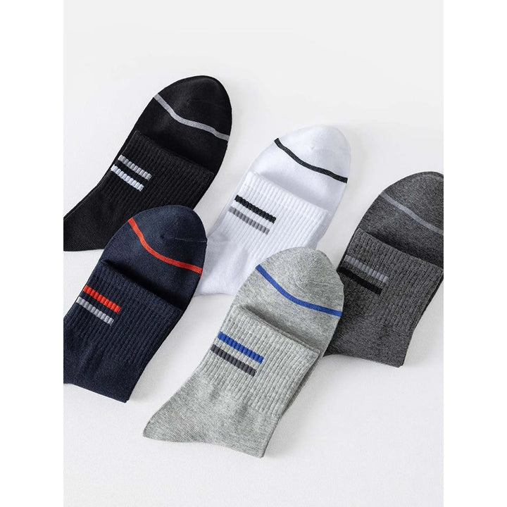 Confezione da 5 calze crew uomo, morbide e antiscivolo. Accessorio essenziale per comfort sportivo e casual.