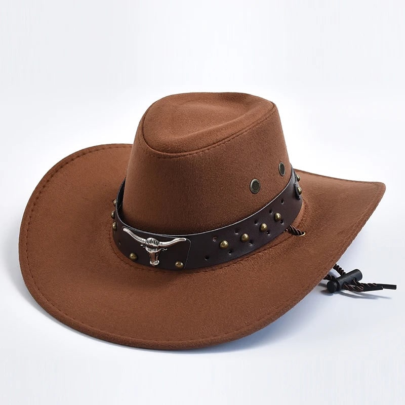 Cappello western uomo in finta pelle scamosciata, ideale per rodeo o look country, con borchie e tesa ampia.