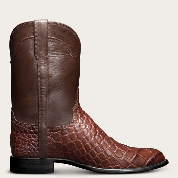 Dettaglio gambale stivali cowboy uomo marroni. Effetto coccodrillo e design roper. Moda maschile di qualità.