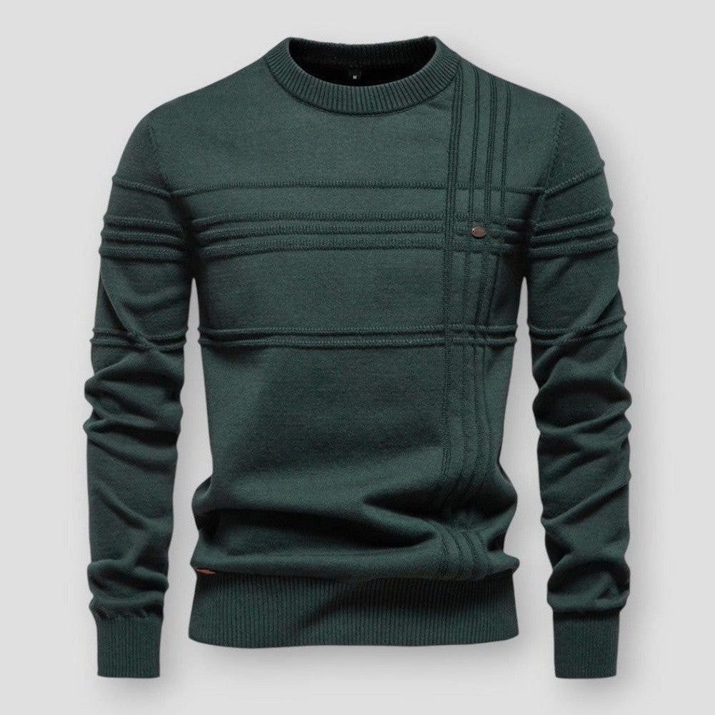 Modello di maglione uomo girocollo, con originali righe testurizzate, per outfit casual autunnali.
