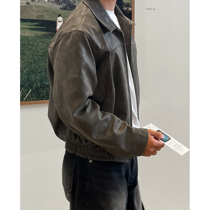 Blouson uomo casual-chic con zip, design moderno e orlo elasticizzato. Capo versatile per elevare ogni outfit.