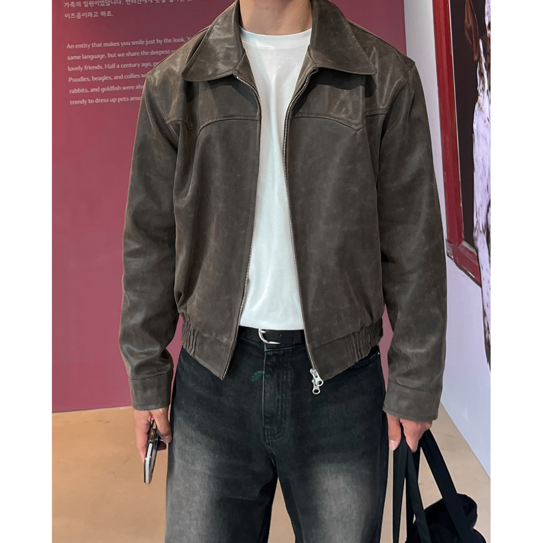 Giacca uomo corta con zip frontale e orlo blouson elasticizzato. Ideale per un look smart casual e alla moda.