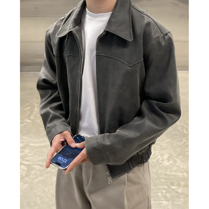 Elegante giacca corta uomo con zip. Blouson dal design moderno e orlo elasticizzato, ideale per look sofisticati.