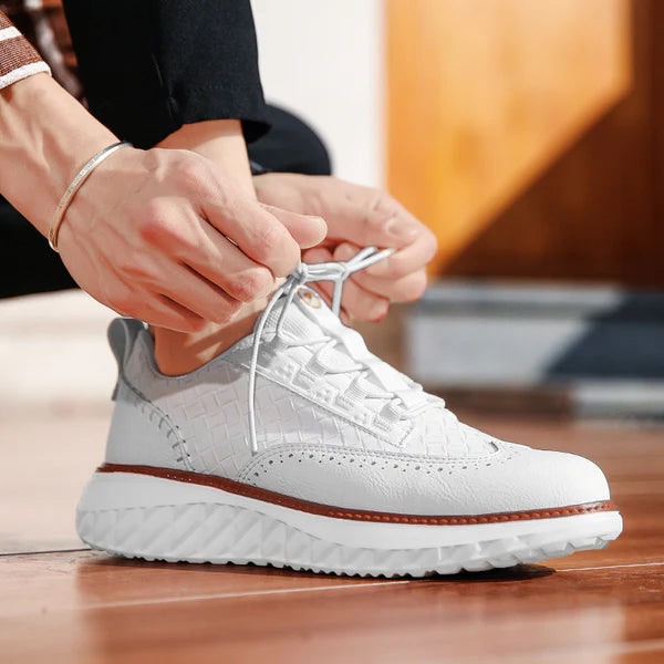 Sneakers uomo per ufficio, stile ibrido brogue e pannelli intrecciati. Calzature comode ed eleganti.