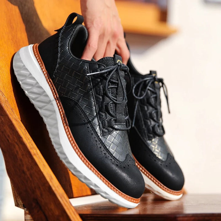 Scarpe da uomo nere, stile ibrido brogue e pannelli intrecciati. Perfette per un look casual chic e ufficio.