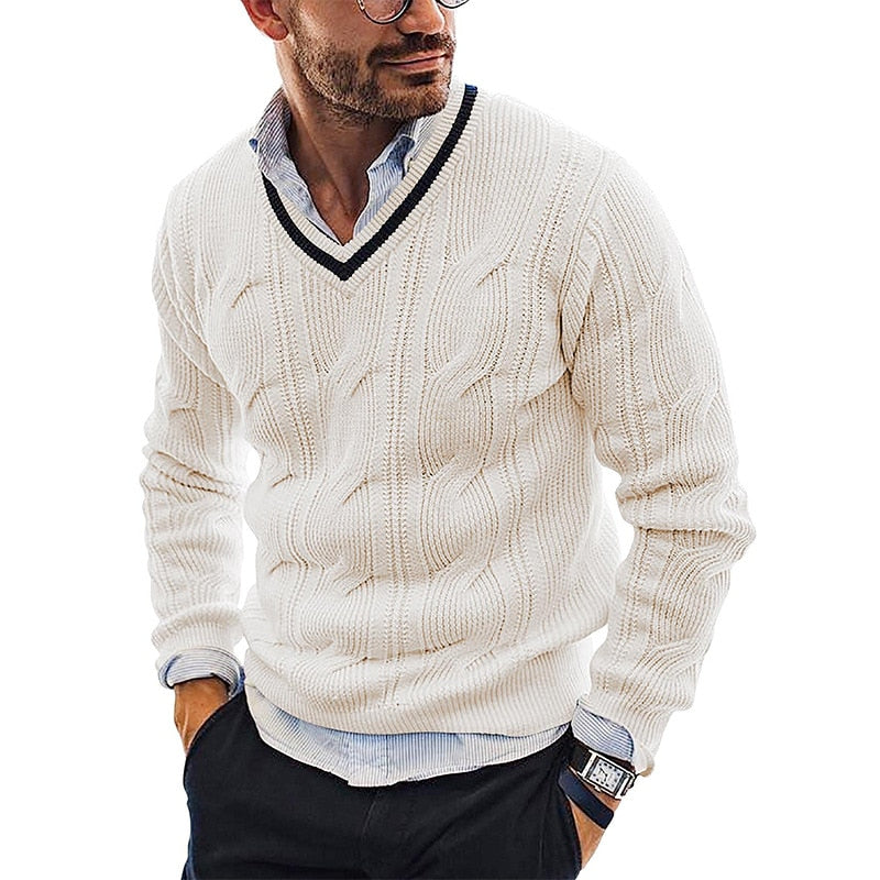 Pullover uomo elegante con scollo a V, vestibilità comoda per look casual. Maglieria essenziale autunno inverno.