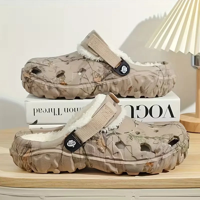 Pantofole zoccoli uomo invernali con fodera calda. Cinturino regolabile e suola antiscivolo per sicurezza.