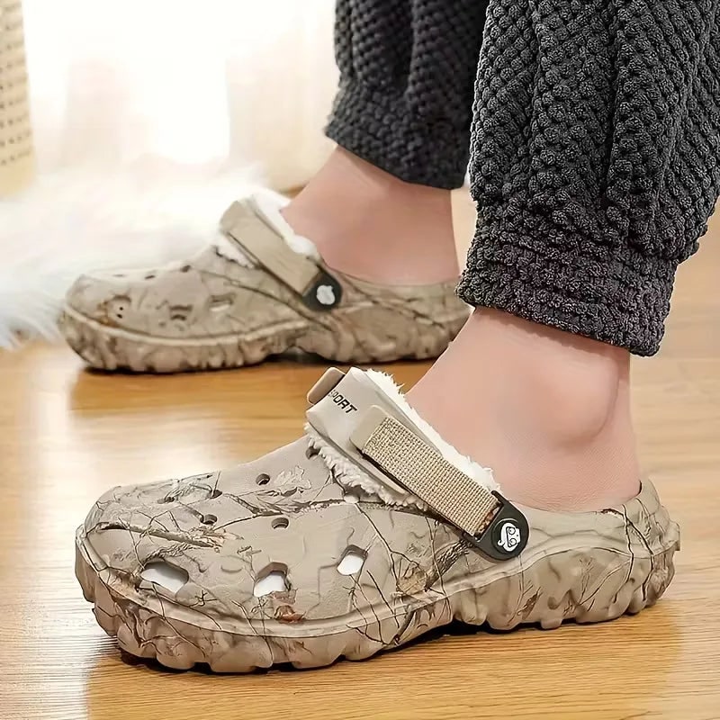 Zoccoli uomo foderati per l'inverno, con cinturino regolabile e suola antiscivolo. Comfort per i piedi.