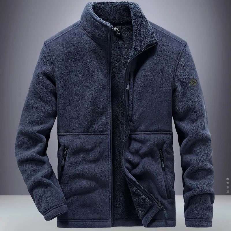 Giacca casual da uomo in pile con zip, perfetta per look stratificati. Calda, confortevole per esterno invernale.