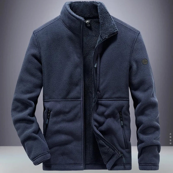 Giacca casual da uomo in pile con zip, perfetta per look stratificati. Calda, confortevole per esterno invernale.