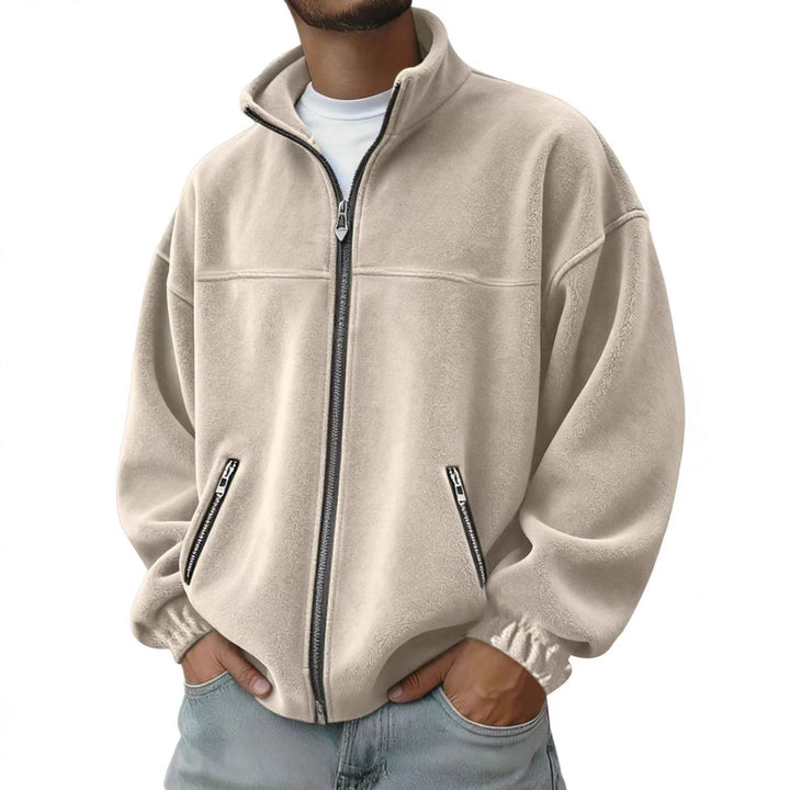 Cardigan uomo in pile full zip con collo alto. Stile casual e comfort quotidiano per abbigliamento invernale.