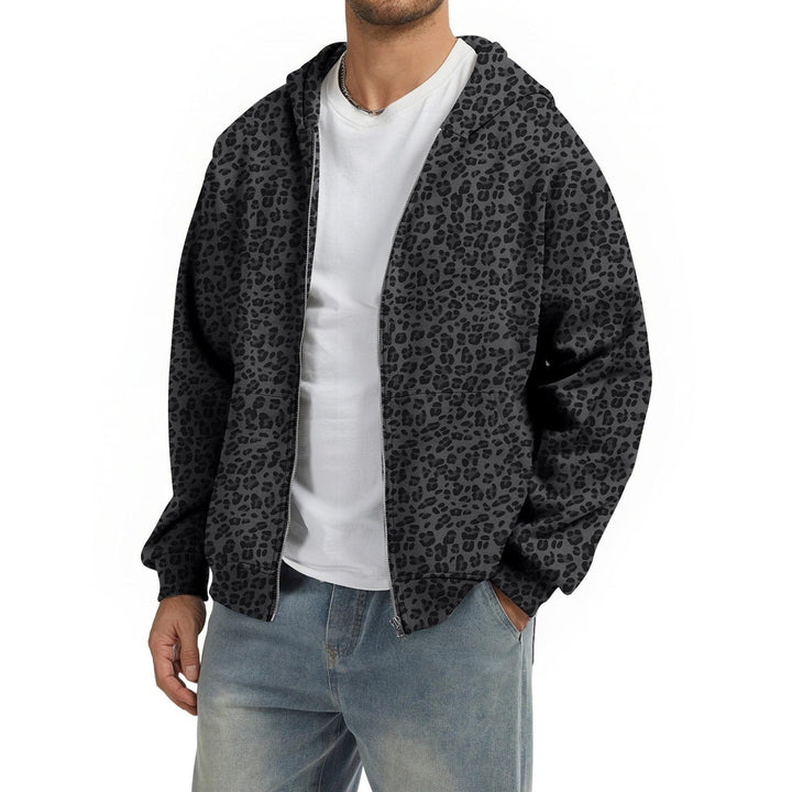 Felpa uomo oversize con zip, cappuccio e stampa fantasia. Comfort e stile casual.