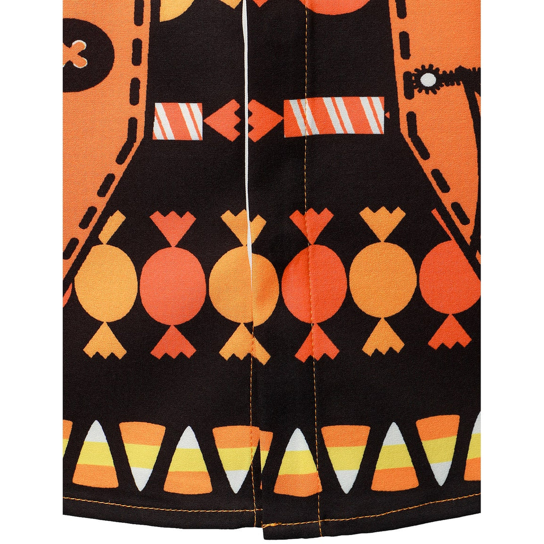 Uomo che indossa camicia Halloween con ragnatela e candy corn, pronta per una festa a tema di travestimento.