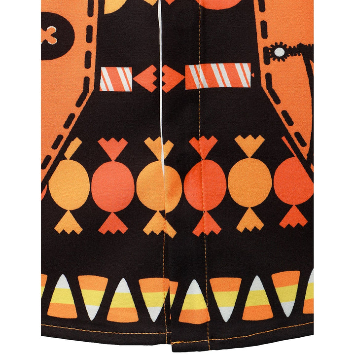 Uomo che indossa camicia Halloween con ragnatela e candy corn, pronta per una festa a tema di travestimento.