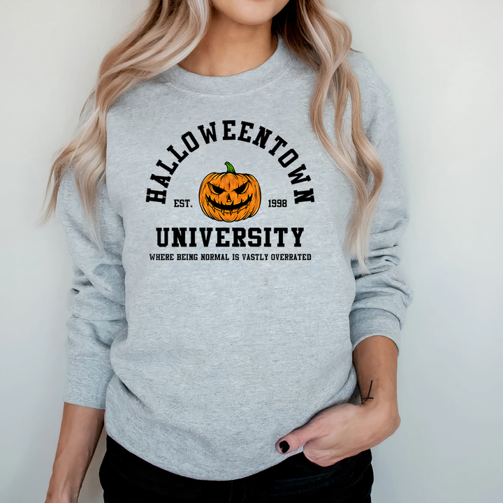Maglione donna autunnale girocollo, design con zucca di Halloween in stile collegiale. Comodo e spettrale.