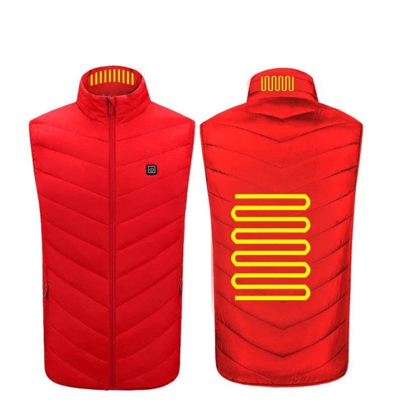 Uomo attivo indossa gilet riscaldato USB, godendosi la libertà e il calore durante l'escursionismo invernale.