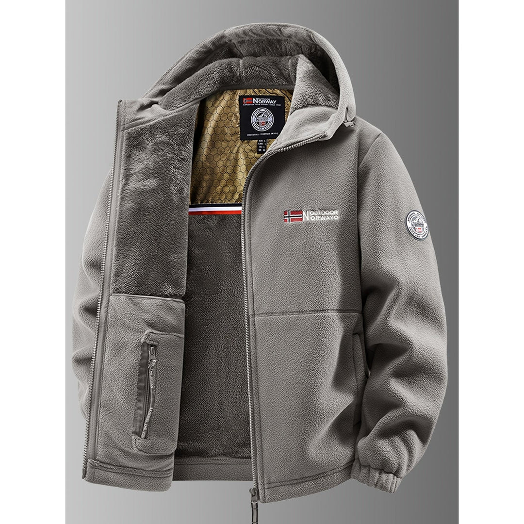 Giacca in pile con cappuccio da uomo, tessuto morbido e caldo, ideale per comfort casual e esterno.