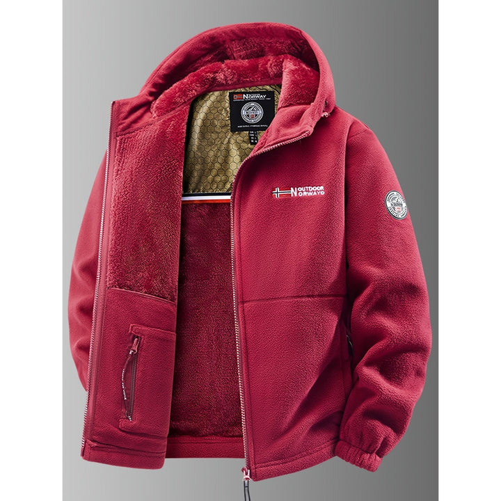 Dettaglio schiena giacca pile uomo con cappuccio, morbida fodera e design casual per il massimo comfort.