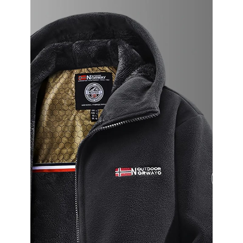 Giacca in pile uomo con cappuccio, stile casual moderno, calda e morbida per comfort invernale.