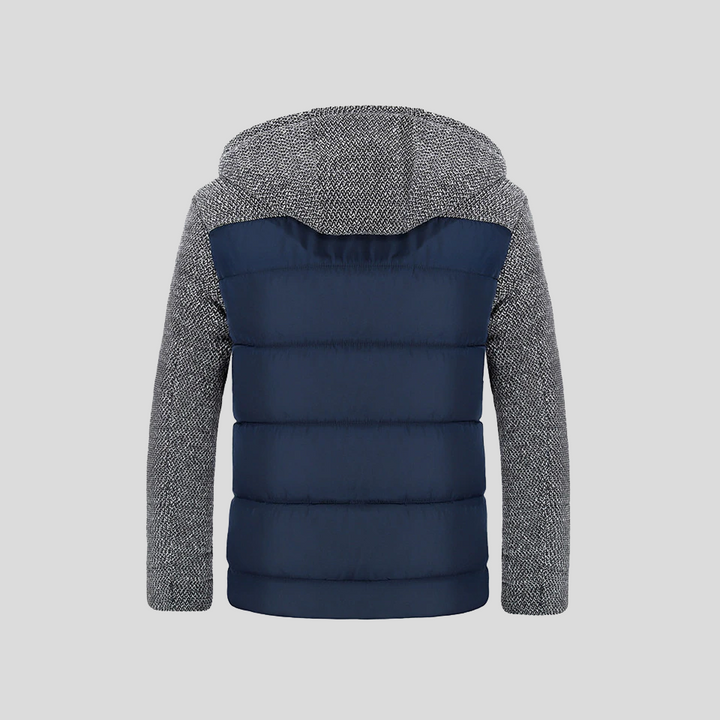 Abbigliamento autunnale: giacca ibrida da uomo, piumino trapuntato con maniche in maglia, look versatile.