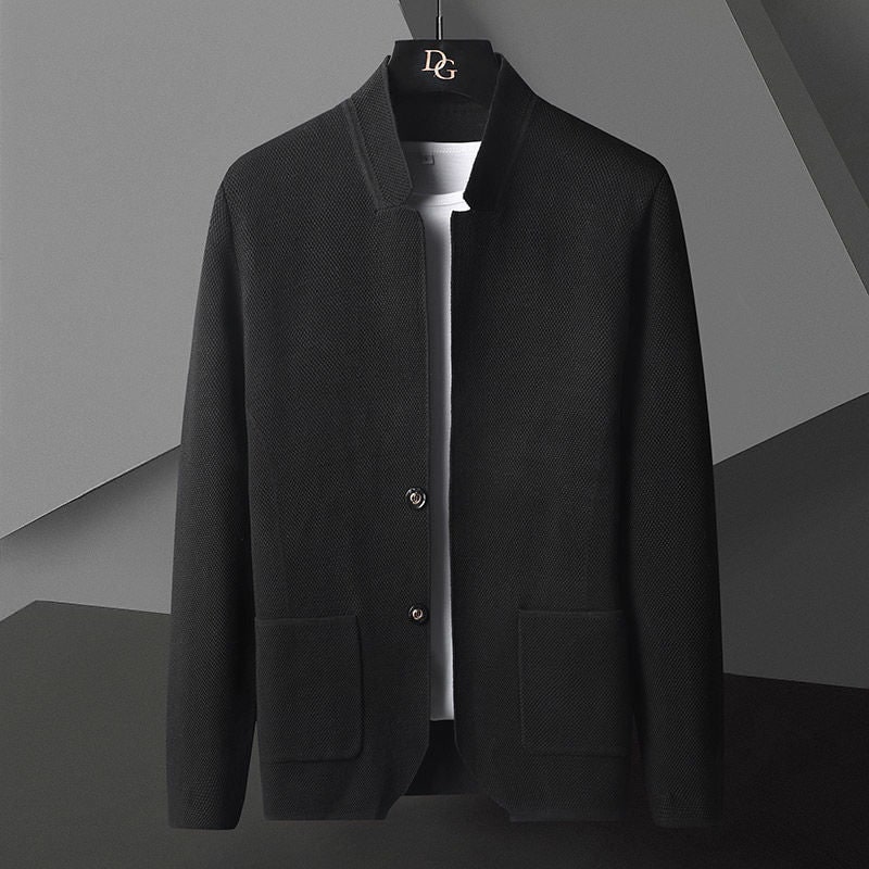 Giacca cardigan uomo kaki per primavera/autunno, collo rialzato, bottoni frontali, look casual-elegante.
