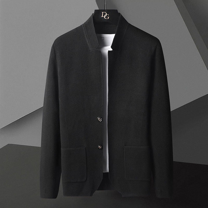 Giacca cardigan uomo kaki per primavera/autunno, collo rialzato, bottoni frontali, look casual-elegante.