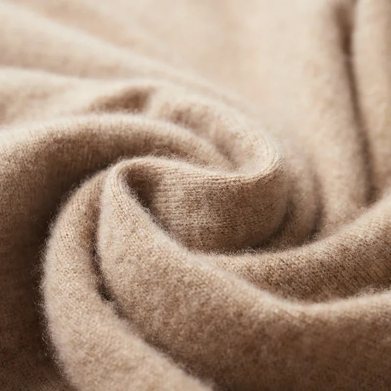 Felpa uomo con cappuccio, design moderno e casual, perfetta per ogni occasione e abbinamenti a strati.