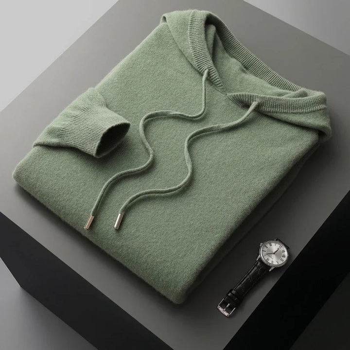 Felpa uomo con cappuccio, ideale per strati, comfort e stile casual versatile in ogni stagione.