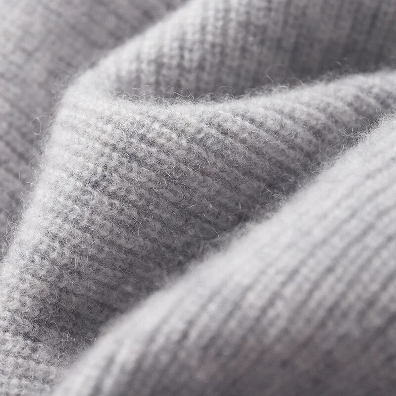 Felpa casual uomo con zip e cappuccio regolabile, design moderno e confortevole. Perfetta per autunno e inverno.