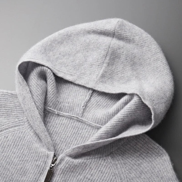 Felpa uomo confortevole con zip, cappuccio e polsini a costine. Morbido maglione casual per l'inverno.