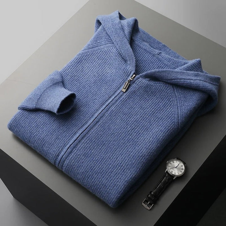 Felpa uomo blu con cappuccio, zip e polsini a costine, ideale per un look casual e caldo in autunno/inverno.