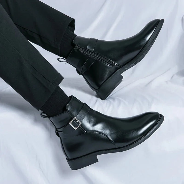 Stivali da uomo con cerniera e fibbia, ideali per il tuo look urbano e contemporaneo.