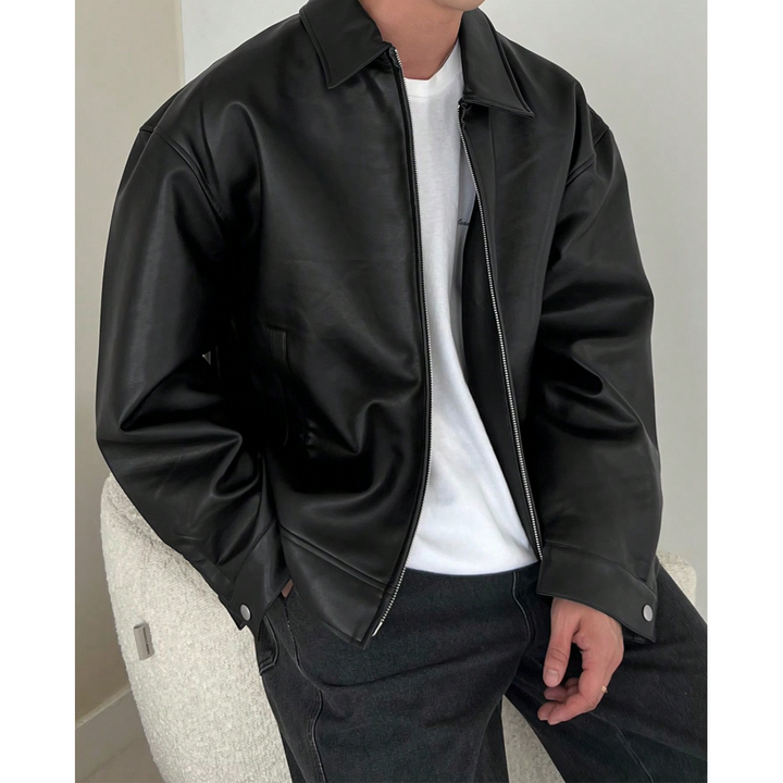 Giacca uomo versatile con colletto a punta e cerniera. Ideale per outfit casual ed eleganti, nuova collezione.