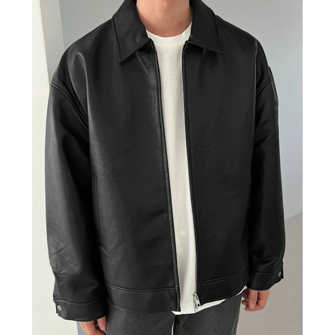 Abbigliamento uomo: giacca casual minimalista con chiusura cerniera. Stile moderno per la moda maschile.