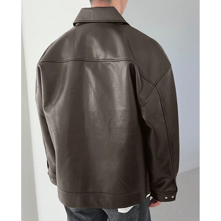 Nuova collezione: giacca uomo versatile, chiusura cerniera e colletto a punta. Perfetta per il tuo stile.