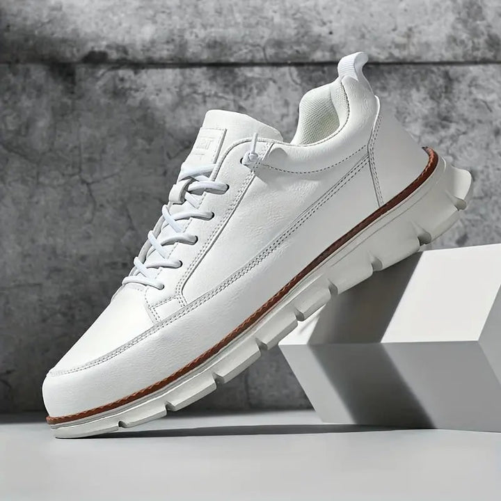 Scarpe allacciate uomo per un look casual versatile, ideali per comfort quotidiano e moda.