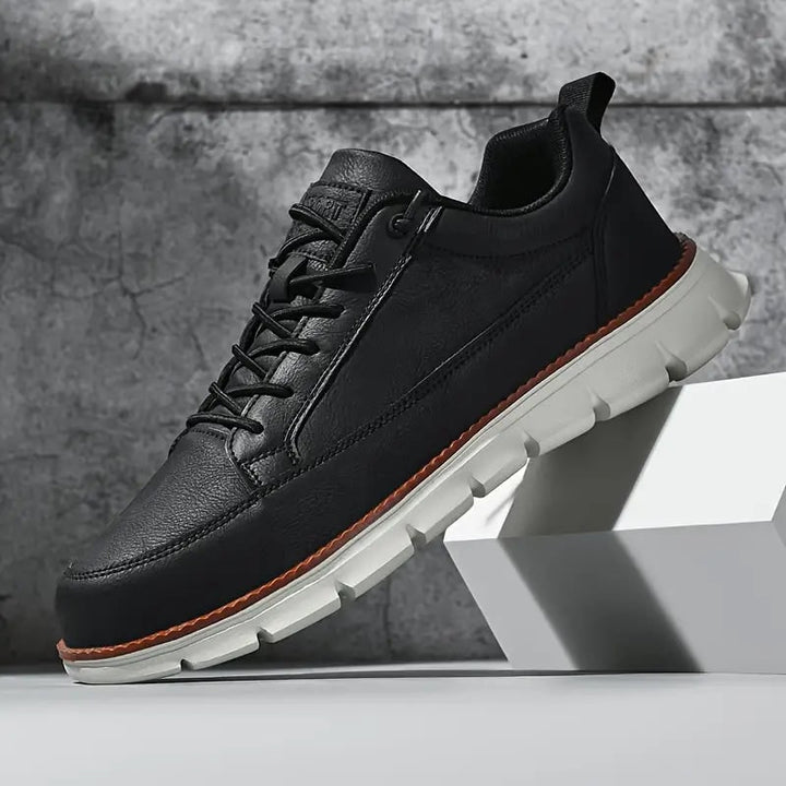 Calzature uomo versatili, sneakers basse casual con allacciatura, ideali per lavoro e tempo libero con comfort.