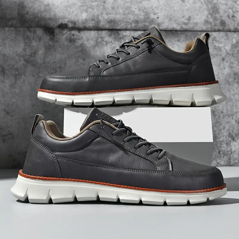 Scarpe uomo per tempo libero e lavoro, sneakers casual allacciate che uniscono comfort e stile moda uomo.