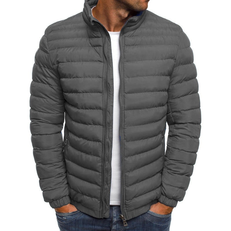 Piumino leggero uomo versatile, trapuntato e con collo alto, ideale per primavera, autunno e inverno.
