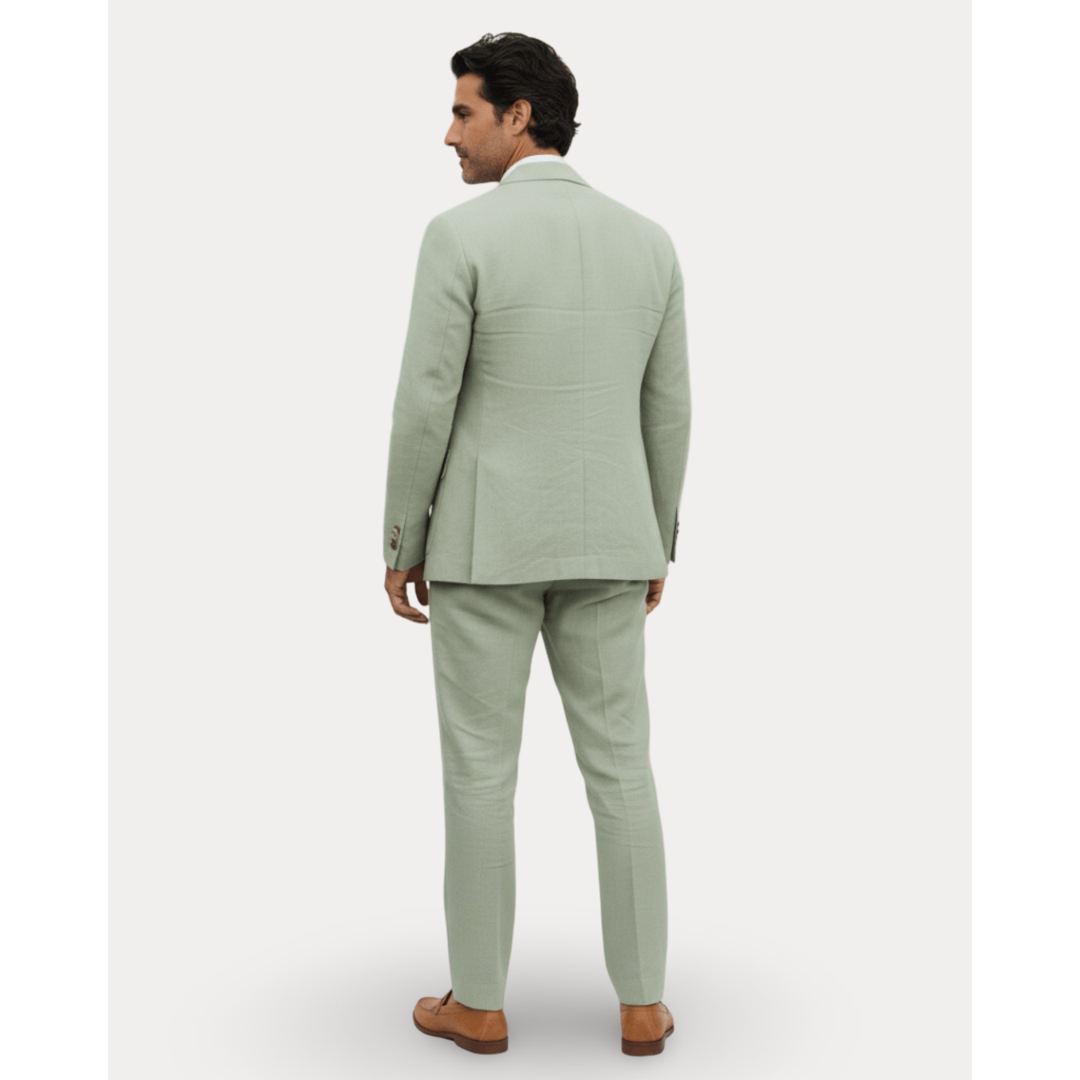 Blazer uomo slim fit estivo, due bottoni e revers a tacca. Ideale per un look elegante e di moda maschile.