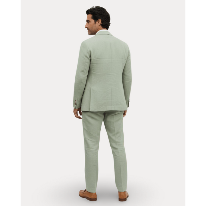 Blazer uomo slim fit estivo, due bottoni e revers a tacca. Ideale per un look elegante e di moda maschile.