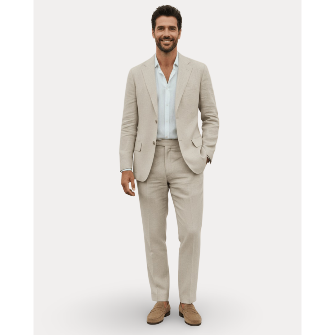 Moda uomo estiva: completo slim fit elegante, blazer e pantaloni, adatto per cerimonie e look smart-casual.